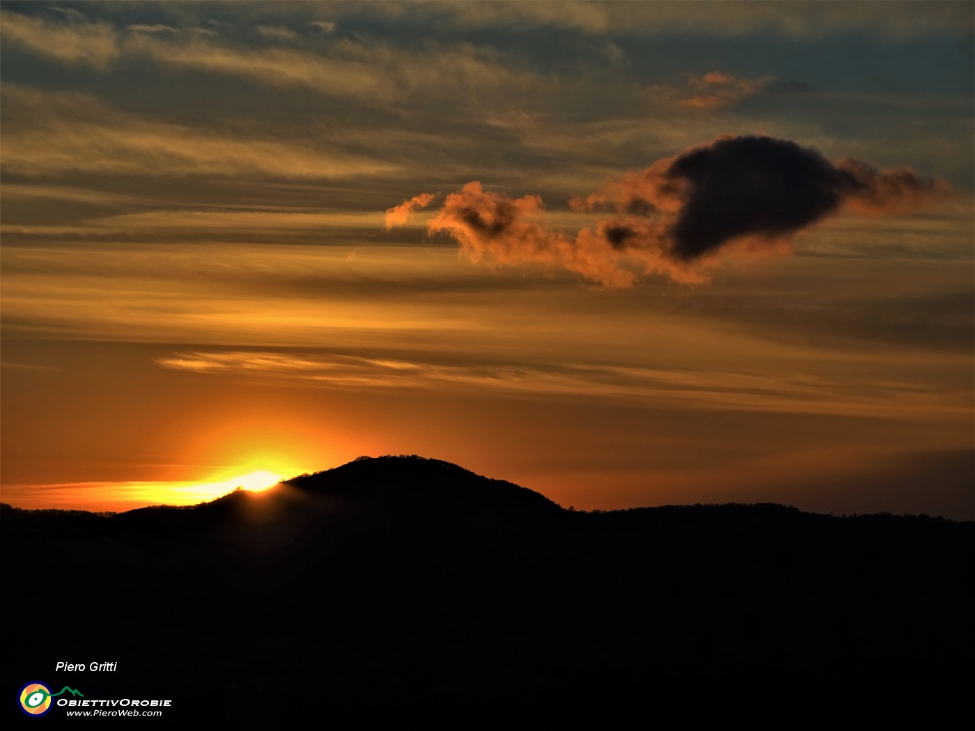96 Tramonto dal Pizzo Cerro (1285 m).JPG